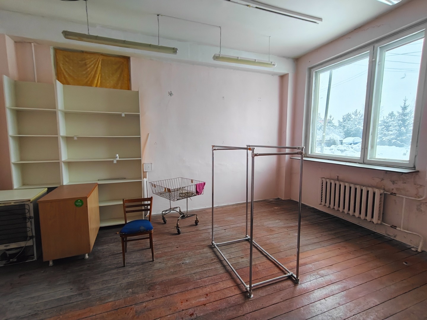 Сдаётся нежилое помещение 26,6 м² в поселке Мелиоративный.
1 этаж жилой 5-этажки / Отдельный вход / Выгодная локация для бизнеса!

Преимущества:
>> Удобное расположение - рядом детский сад, парикмахерская и пункт выдачи Ozon.
>> Высокие потолки 3,5 м.
>> Доступная цена - 10.000 ₽/мес. + коммунальные