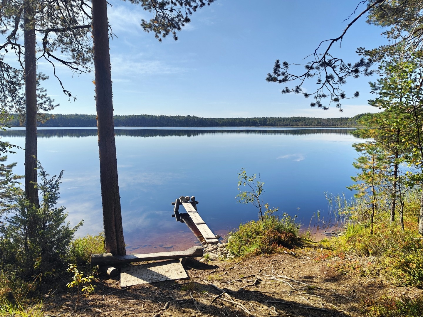 Предлагаем земельный участок площадью 15 соток в живописном и спокойном месте в районе Матросов на берегу озера.

Ключевые преимущества:

-- Уникальный ландшафт: Главная особенность СНТ Гильд - это большое количество взрослых деревьев, создающих тень, уют и ощущение единения с природой. В отличие 