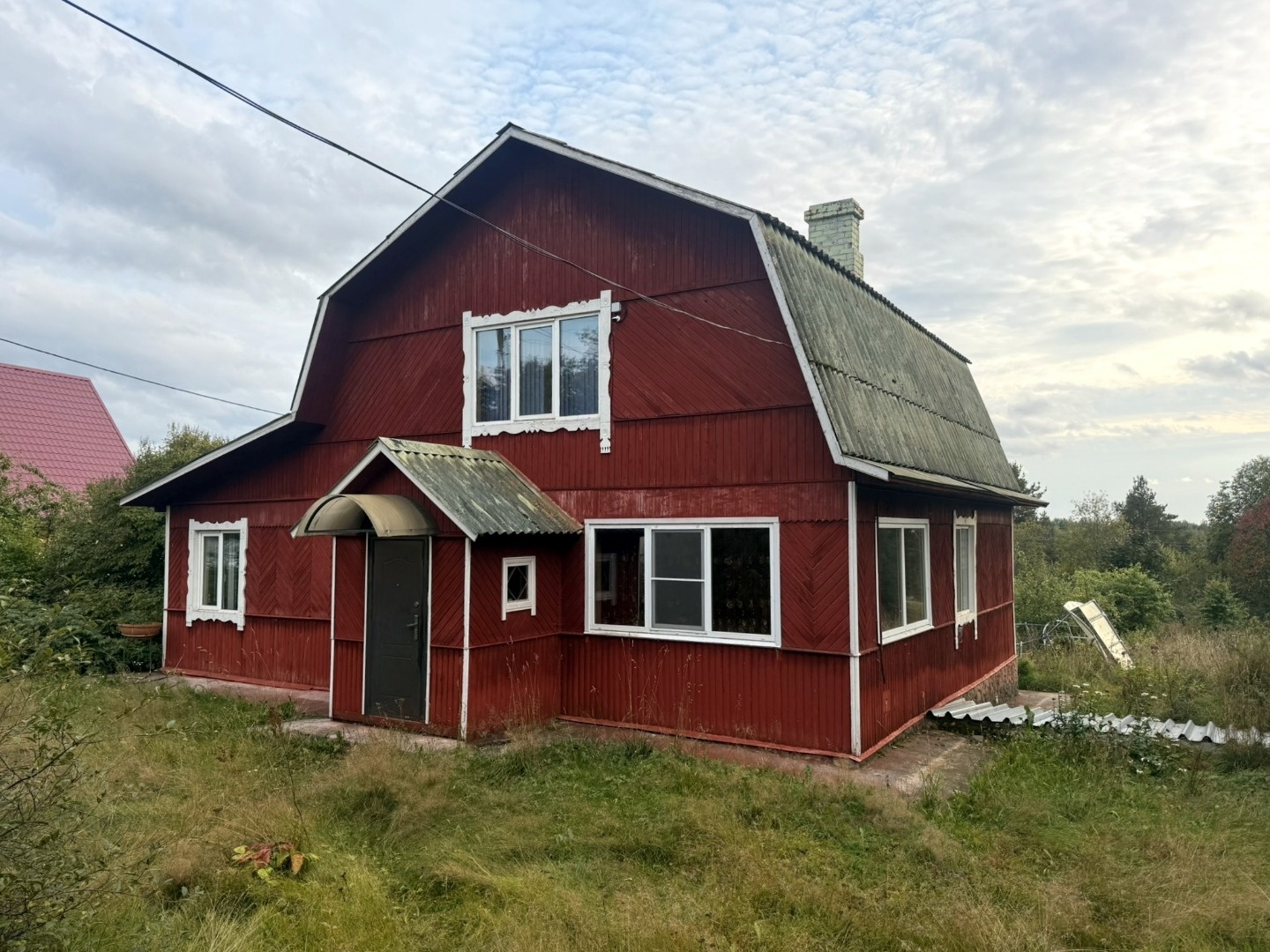 Дом из бруса с баней и участком 24 сотки в деревне Верховье.
Предлагаем уютный и просторный брусчатый дом в живописной карельской деревне. Это готовое решение для жизни за городом в окружении природы с полным комплектом коммуникаций и развитой инфраструктурой.

О доме:
- Постройка: 1993 год, реконст