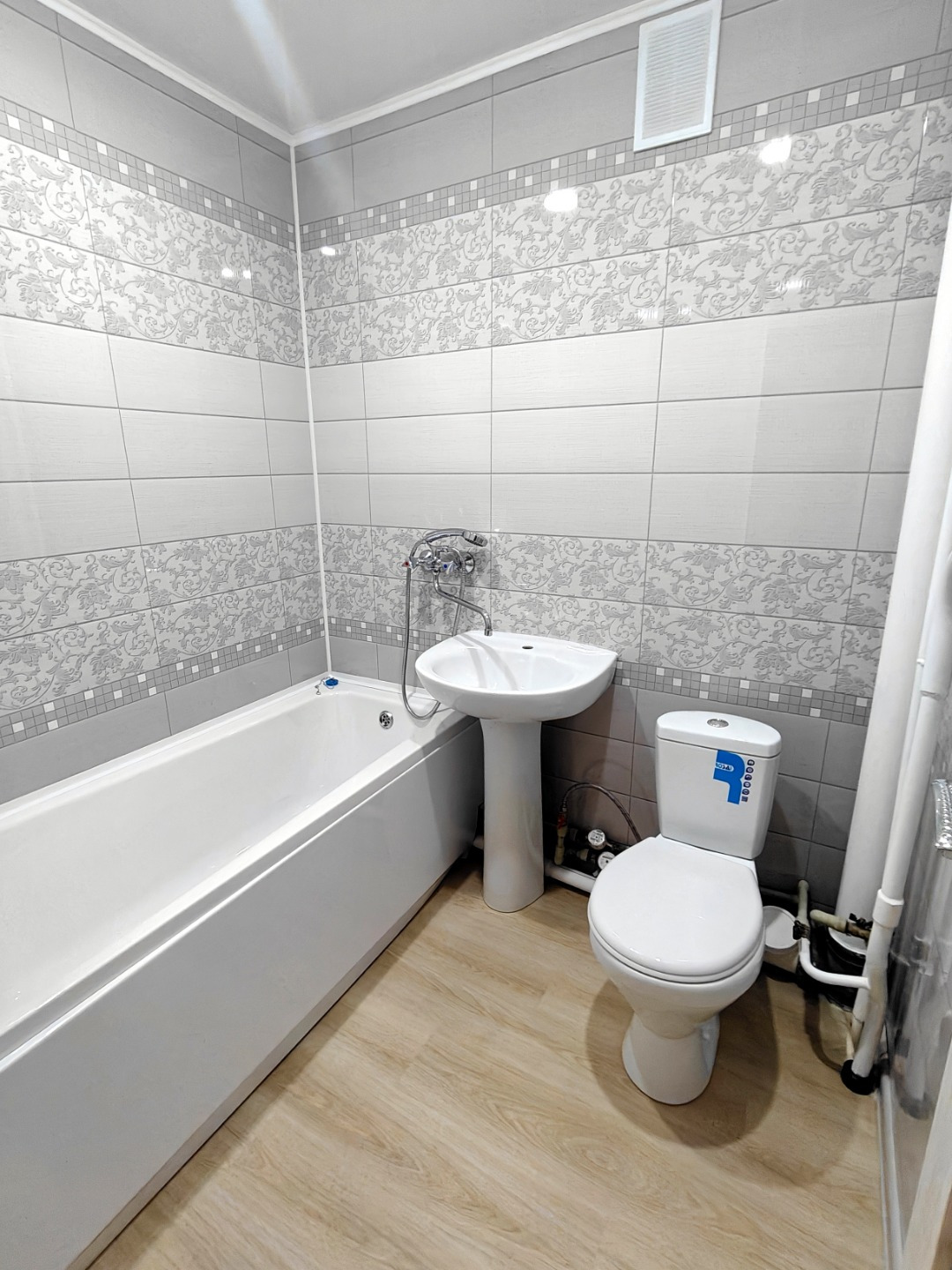 Квартира с готовым ремонтом на Голиковке, ул. Лесная, 5

Предлагаем 1-комнатную благоустроенную квартиру в кирпичном доме 1985 года постройки почти в расширенном центре. Квартира полностью готова к комфортному проживанию без дополнительных вложений (нужна только мебель).

О доме и квартире:
- Состоя